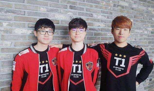 为核心三人 为核心三人