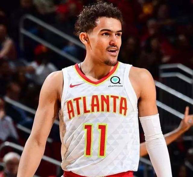 跟队记者披 跟队记者披